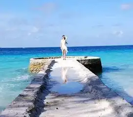 做人,要像一杯水