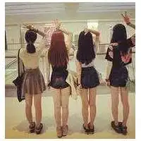 qq头像女生背影四张姐妹的,不要黑白的,最好也不要字