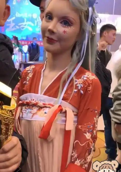 汉服谁穿谁好看当迪丽拉穿在身上的那一刻,网友拔刀吧