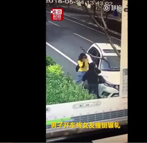 男子开车碾轧女友后楼跳警方二人均无生命危险