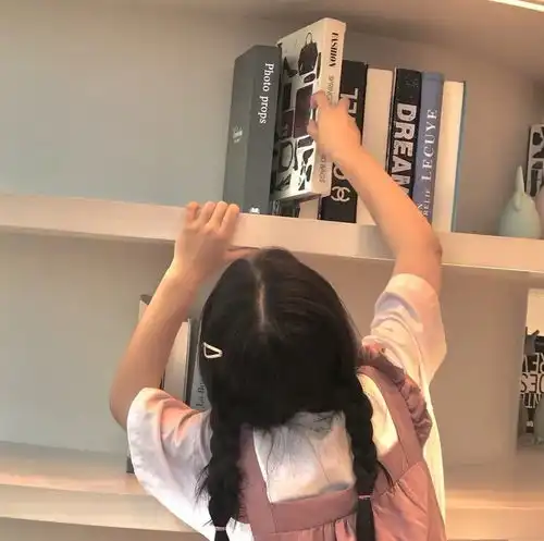 双马尾似曾相识的可爱女生头像