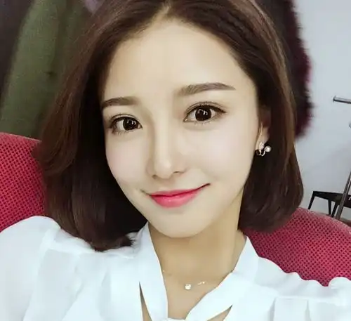王思聪带新欢张小蒙吃烤肉