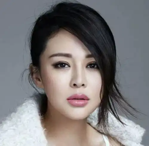 娱乐圈姓关的4大美女,关晓彤只能第三,第一盛世美颜