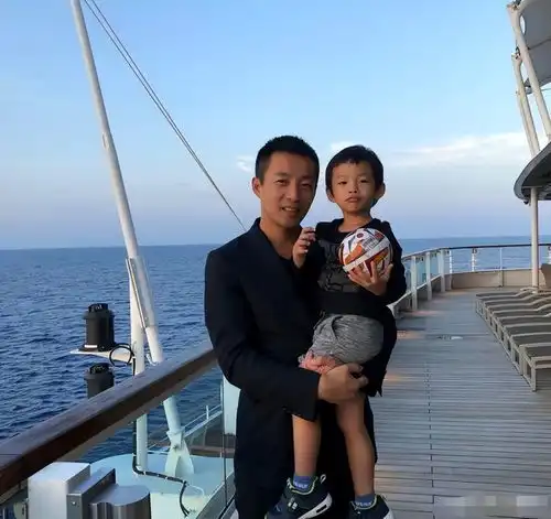 汪小菲终于飞台北与儿女团圆,疑被大s夫妇拒绝进门,s妈劝和遭拒