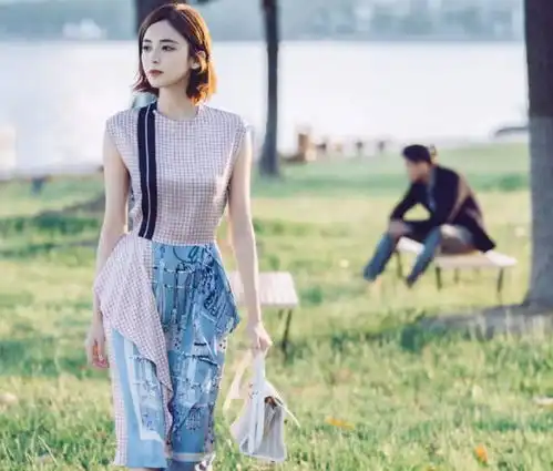 不愧是小仙女,穿黄色连衣裙戴贝壳耳环,娜扎太美了