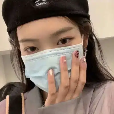 网易云热评毕业那天全班坐成一个圈,每个人在纸条上写一个秘密,然后