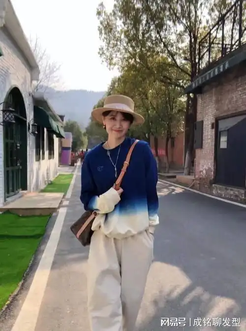 中年女人日系风穿搭走红,简约高级不失女人味,减龄又有文艺感