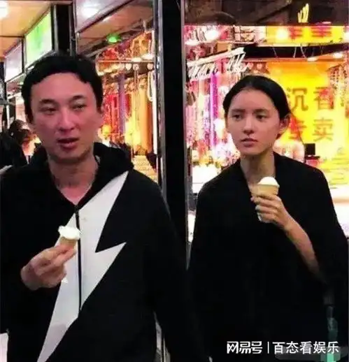 王思聪给第7任女友送花女友正脸被曝光,张予曦翻版
