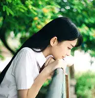 找一张跟这个图特别像的情侣头像