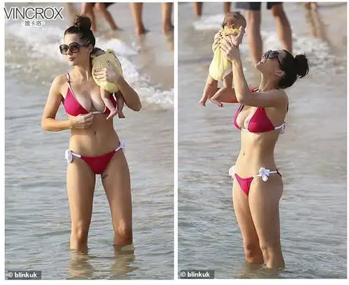 唯卡洛vincrox女星海伦穿欧美比基尼泳衣海边度假,亮点不在这