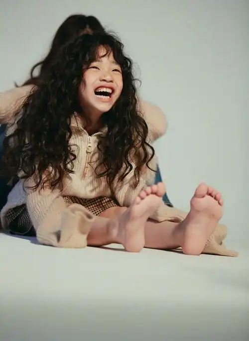 小s三女儿合体拍摄大片,三姐妹长相都很高级,小s亲自上阵指导