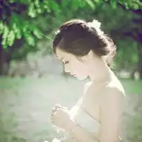 清晰的女生qq头像坚持爱情本身就是一种错误
