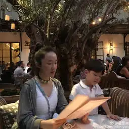 霍思燕杜江带嗯哼吃饭一家三口温馨融洽