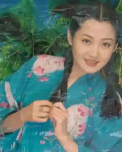 简直太辣眼睛了,是否还记得小时候家里的明星挂历吗