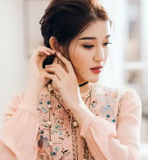 美艳动人的她坚持健身训练塑造完美身材,选美大赛中成功夺冠