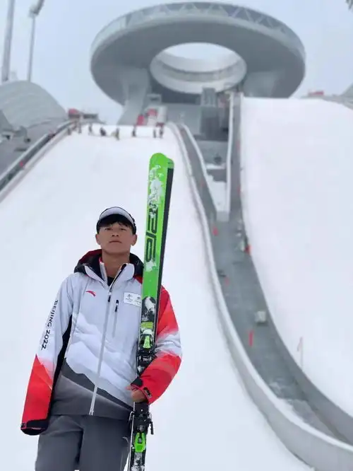 彩云之南冰雪运动员付学超热带边境男孩的高山滑雪梦