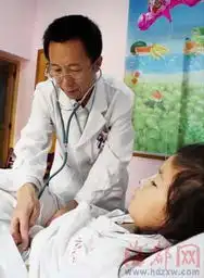 七岁女孩吃头发三年致肠道堵塞