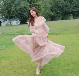 林志玲婚后身材也发福难怪走路要拿公仔遮挡