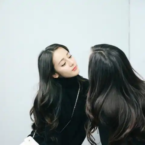 迪丽热巴照镜子为什么会上热搜大家如何评论的