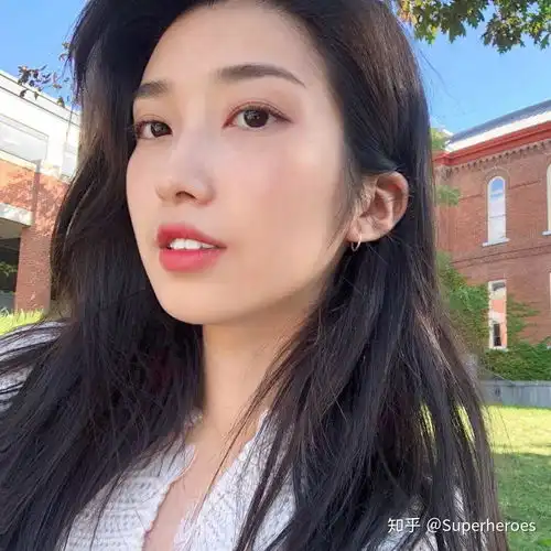 你们学校有没有特别好看的女生是什么样子的