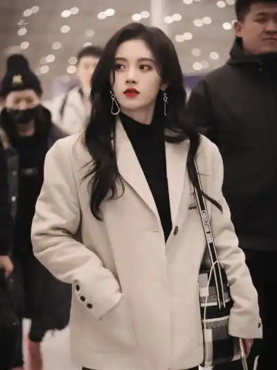 鞠婧祎更适合小清新不,烟熏女王才是她的正确打开方式