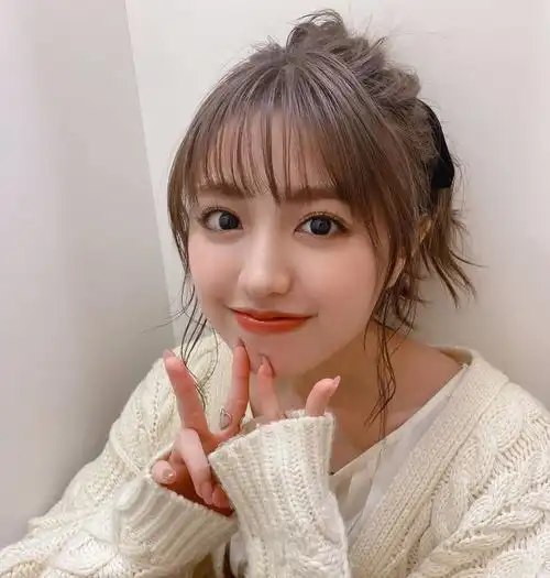 日童星不负众望长成仙气美女,无辜大眼加长腿网民赞真人阿丽塔
