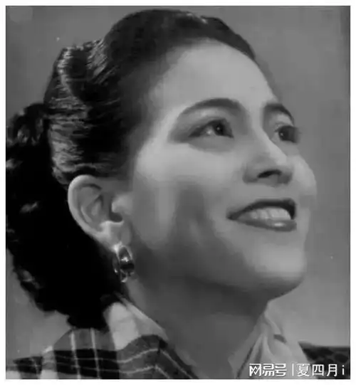 赌王何鸿燊和原配三个女儿一个被逼疯了,一个逃走,一个被冷落