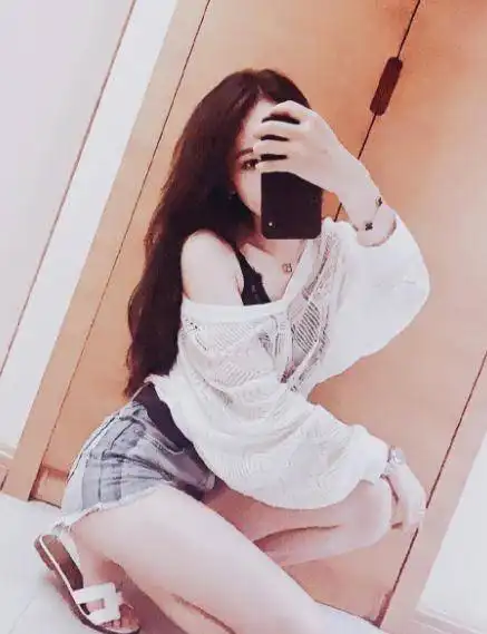 抖音台球女神走红,身材前凸后翘,被捧为中国最美女裁判