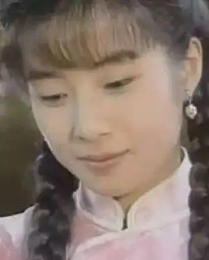 琼瑶的最美白玫瑰,曾经风华绝代的她,息影多年仍淡雅清丽