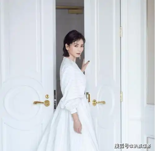 人间仙子刘涛一袭白裙优雅大气,当真惊艳了岁月