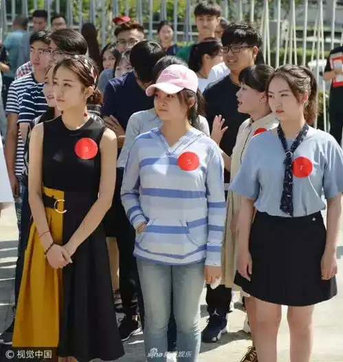 林妙可上个大学,报到军训都要被偷拍吐槽,这有点过了吧