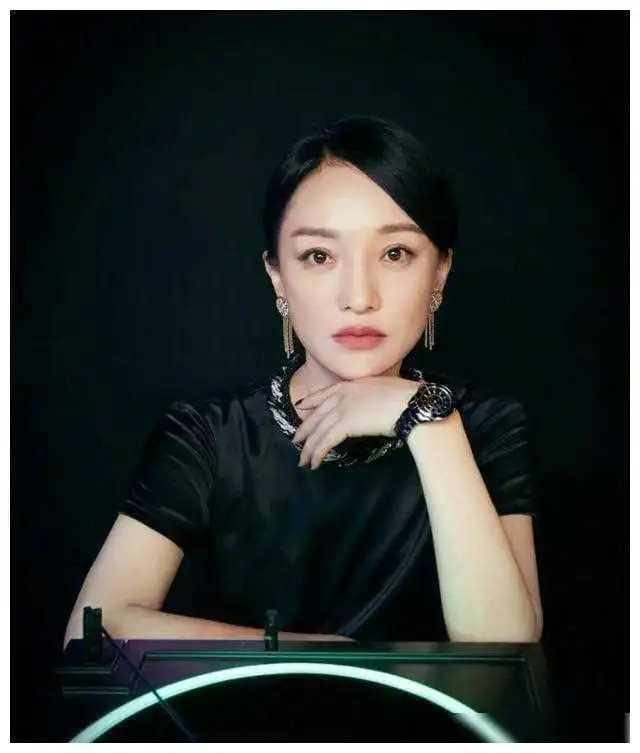 周迅50岁,从丁克到成功女性,人生蜕变,赢得尊重与成就婚姻唱片记者娱乐圈古典乐音乐专辑网易订阅