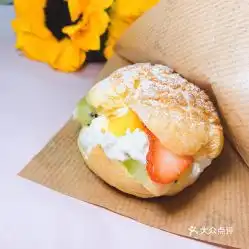 草莓家私房烘焙的草莓酥皮泡芙好不好吃用户评价口味怎么样荣成美食草莓酥皮泡芙实拍图片大众点评
