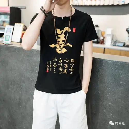 男人尽量不要穿衬衫,又闷又热,看下面穿,凉爽不说,满满男人味