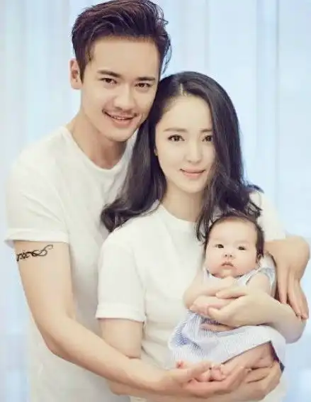 与高云翔离婚后,董璇与绯闻男友低调聚餐被拍,网友评论一片祥和