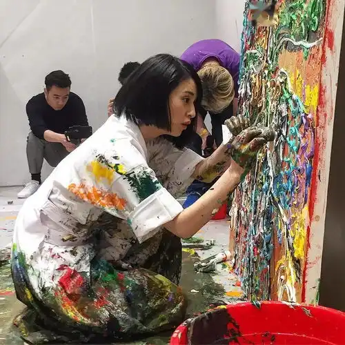 日本美少女画家,有8亿人在看他作画堪比毕加索,作品震惊整个国际画坛