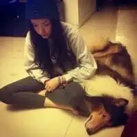 qq头像女生不带字盘腿戴着帽子