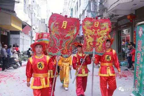潮阳闹热营锣鼓,俄罗斯混血小美女也来参加