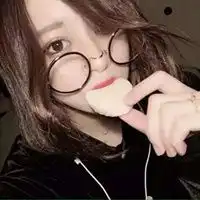 qq头像女生戴圆眼镜