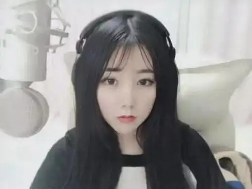 小团团真容之谜基本打开,看到她一年前的美照,网友复杂质疑消散