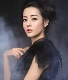 她美丽不输迪丽热巴拍写真集美上天陈思诚事件后,她更是善良坚强得让人心疼