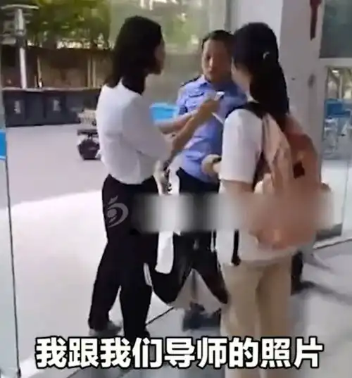骂完变态却说是认错人女大学生质疑男生偷拍,男生做法获赞