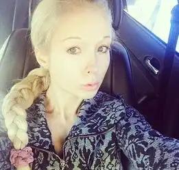 酷似芭比陶瓷脸的女星杨紫徐娇河莉秀