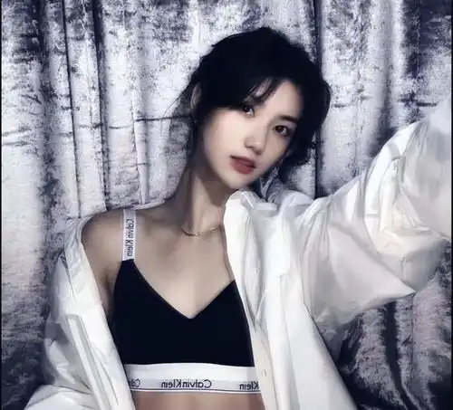 美如天仙夏思凝生活照更美丽,跨栏女神曾学跳舞7年气质出众