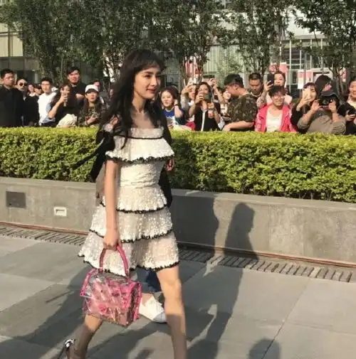 是什么样的新刘海造型,让杨幂和贾静雯成功老了20岁