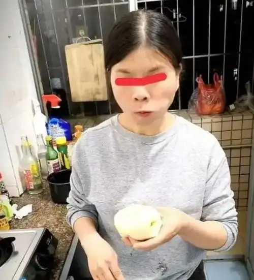 广东45岁女子不结婚,每月花1000过得很开心,网友老了怎么办