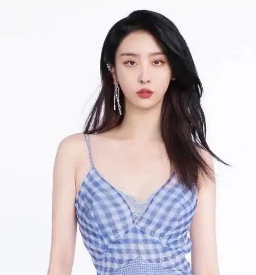 大气时尚的美女歌手赵小棠