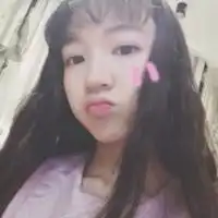 微信头像女孩海边坐着