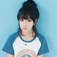 跪求这女娃的资料