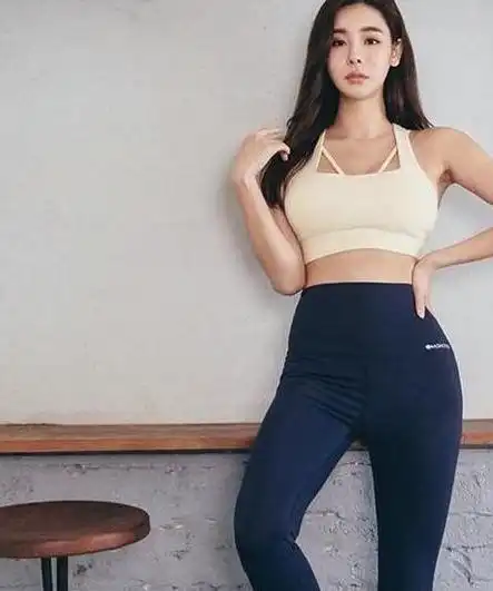 好看的打底裤不仅能显瘦,而且能定型,很好看